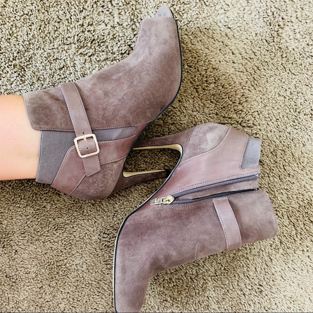 Marc Fisher ‘Shimmee’ peep toe heels size 11W